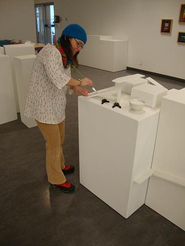 install - an assent of polymen (21).JPG - painting the ramps which Darren made to match the height of the mini-plinths